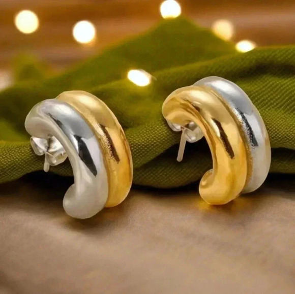 🆕️Chic Minimalist 18K Gold Plated C Hoop Earrings Hypoallergenic & Trendy - Picture 1 of 13